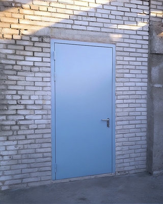 Дверь на уличном выходе Дверь на уличном выходе