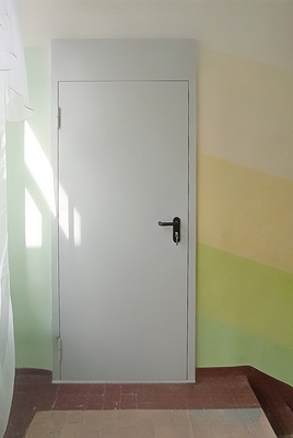 Дверь в образовательном центре